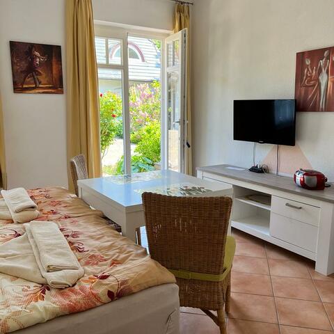 Wohn- und Schlafzimmer