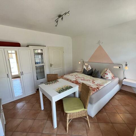 Wohn- und Schlafzimmer